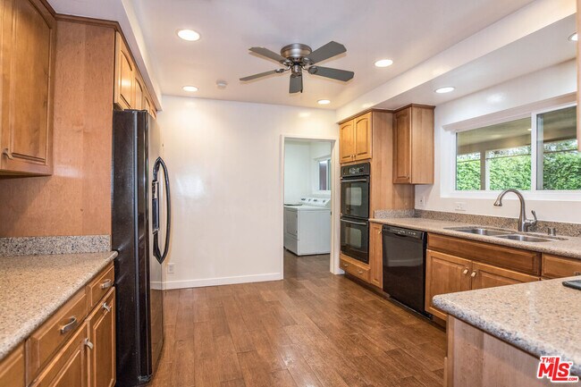 Building Photo - 3967 Albright Ave