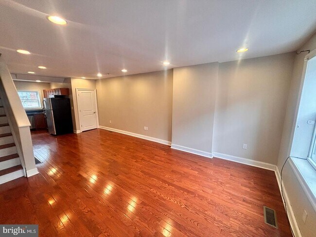 Building Photo - 2124 S Mole St