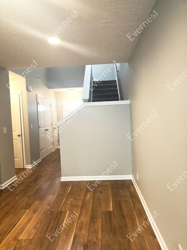Building Photo - 910 Dahlia Dr