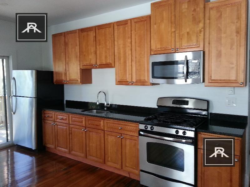 Foto principal - 3 bedroom in Boston MA 02125