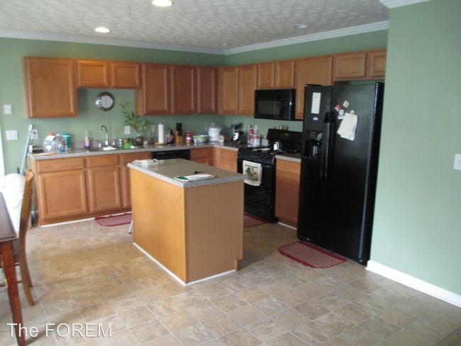 Building Photo - 6205 Treeridge Dr NW