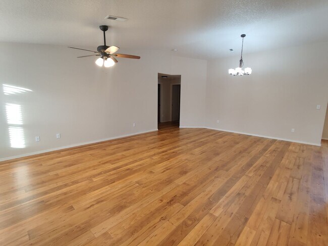 Foto del edificio - North Pasco Location off Road 68 with TWO ...