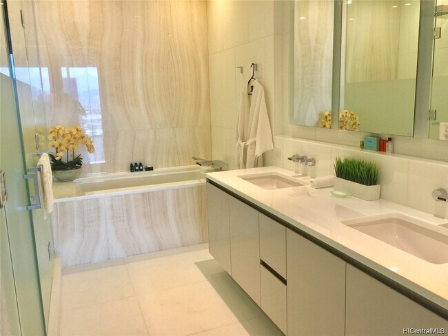 Master Bathroom - 1118 Ala Moana Blvd