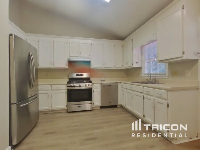 Foto del edificio - 4672 Emerald Willow Dr