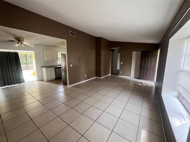 Foto del edificio - 214 Bluefield Ave