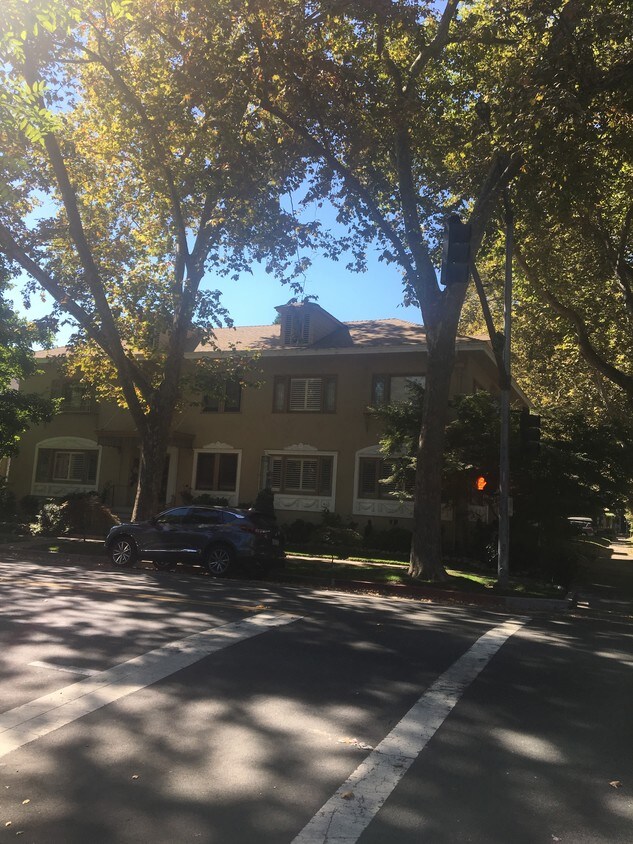 Primary Photo - 2100 G St