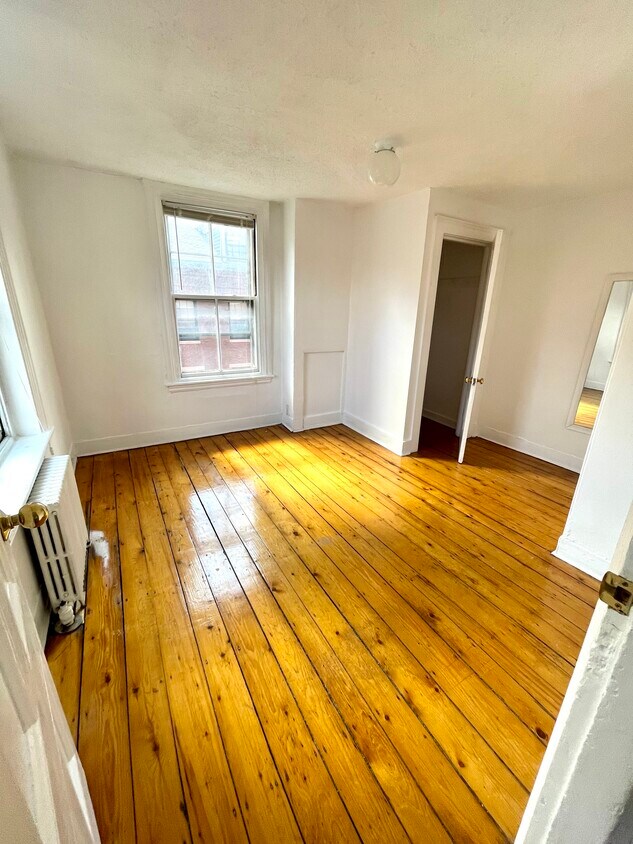 Primary Photo - 21 Irving St