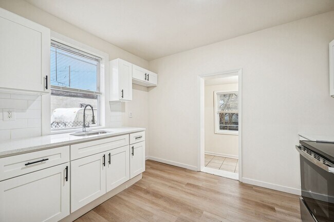 Building Photo - 1003 S 53rd St