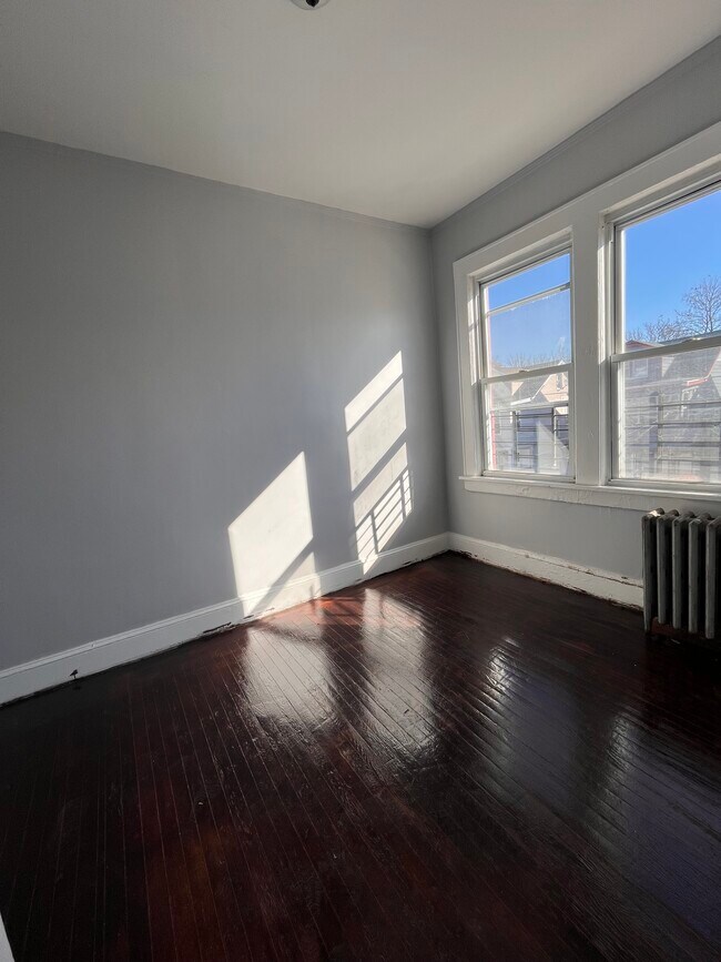 311 Vermont Ave 2L - 310 Vermont Ave