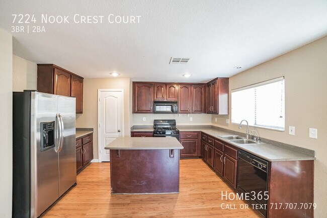 Building Photo - Move in to this gorgeous home now!