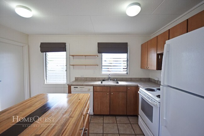 Building Photo - Stand Alone 3/2 in Kailua!  $3100/mo