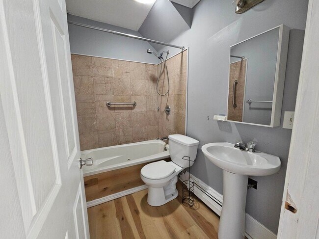Building Photo - 47 Joliette St