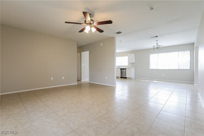 Foto del edificio - 3850 Pan American Blvd
