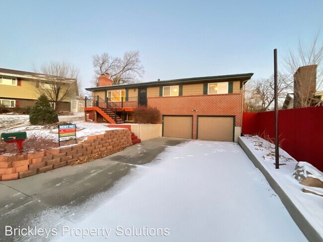 Building Photo - 3 br, 2.5 bath House - 2515 Centre Cir