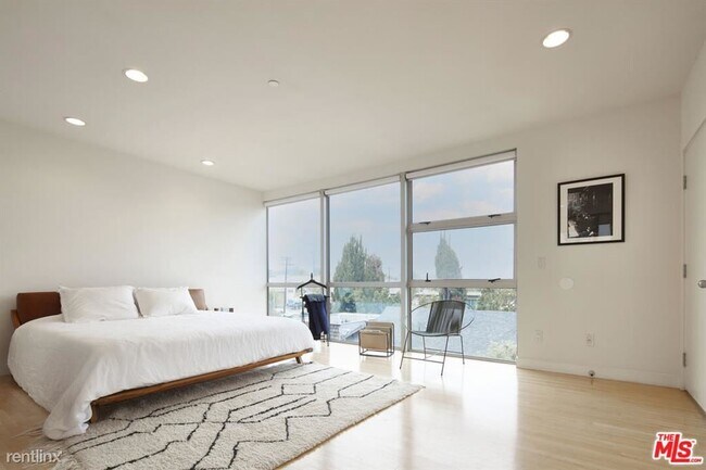 Foto del edificio - 1 br, 2 bath Condo - 660 Rose Ave Ste 3