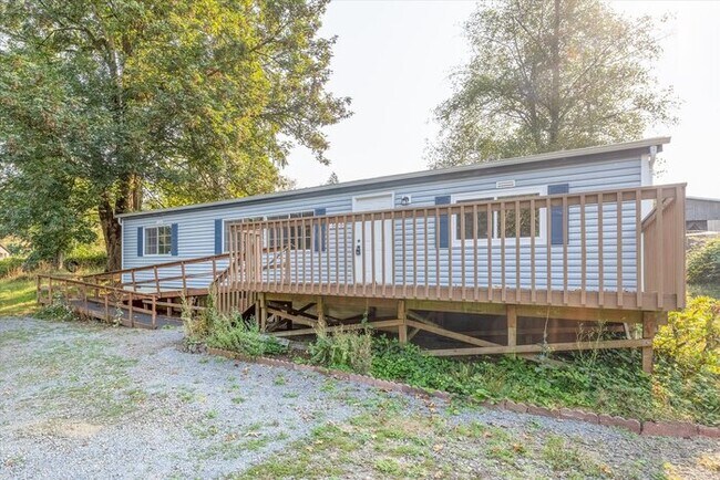 Building Photo - UPDATED THREE BEDROOOM TWO BATH