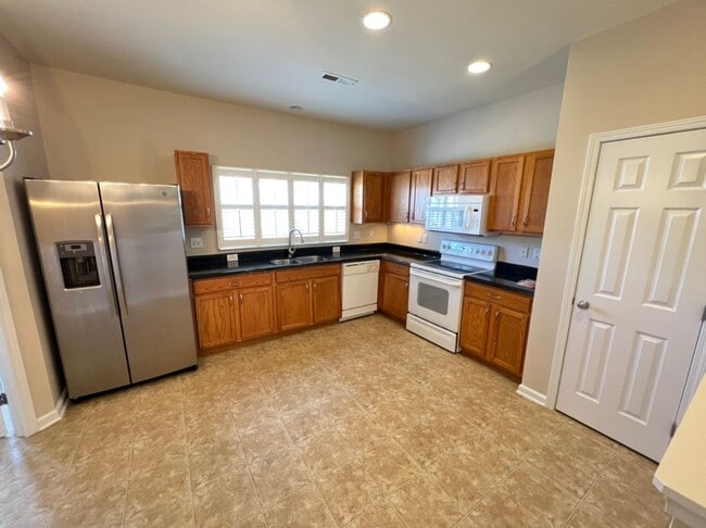 Building Photo - Fantastic 3 Bed 2.5 Bath South Durham Town...