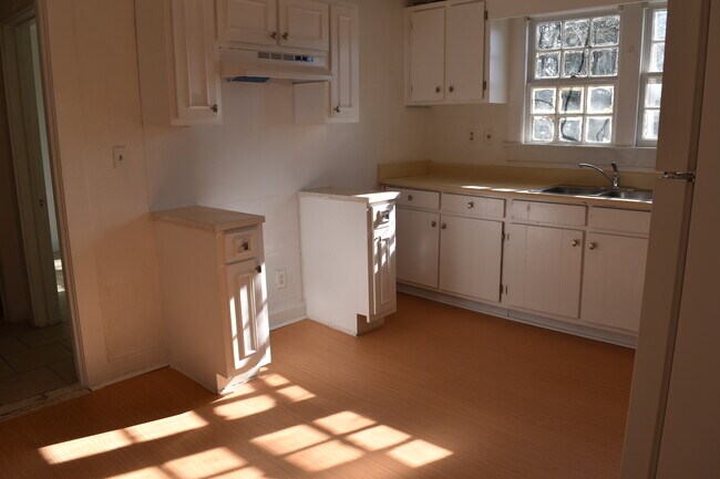 Kitchen - 1130 Curtis St