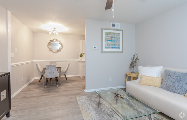 1BR, 1BA - 616SF - Living Area - Oakridge Apartments