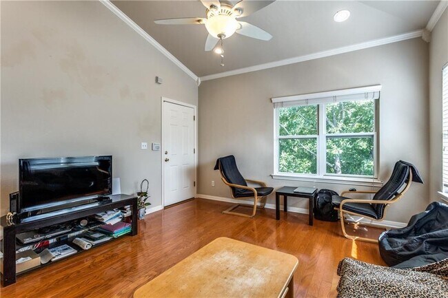 Foto del edificio - 3011 Speedway