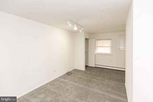 Building Photo - 310 N 32nd St