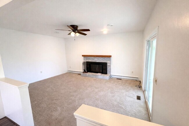 Foto del edificio - Shawnee Country Home – Newly Renovated Ranch with 2-Car Garage