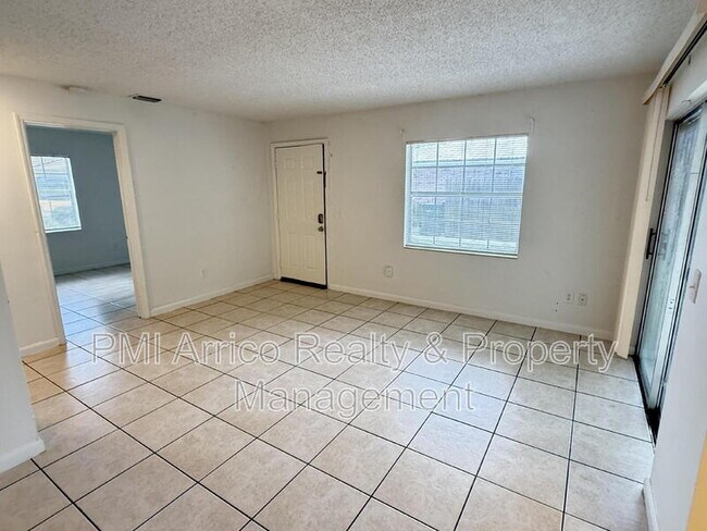 Foto del edificio - 3249 Bloomingdale Villas Ct