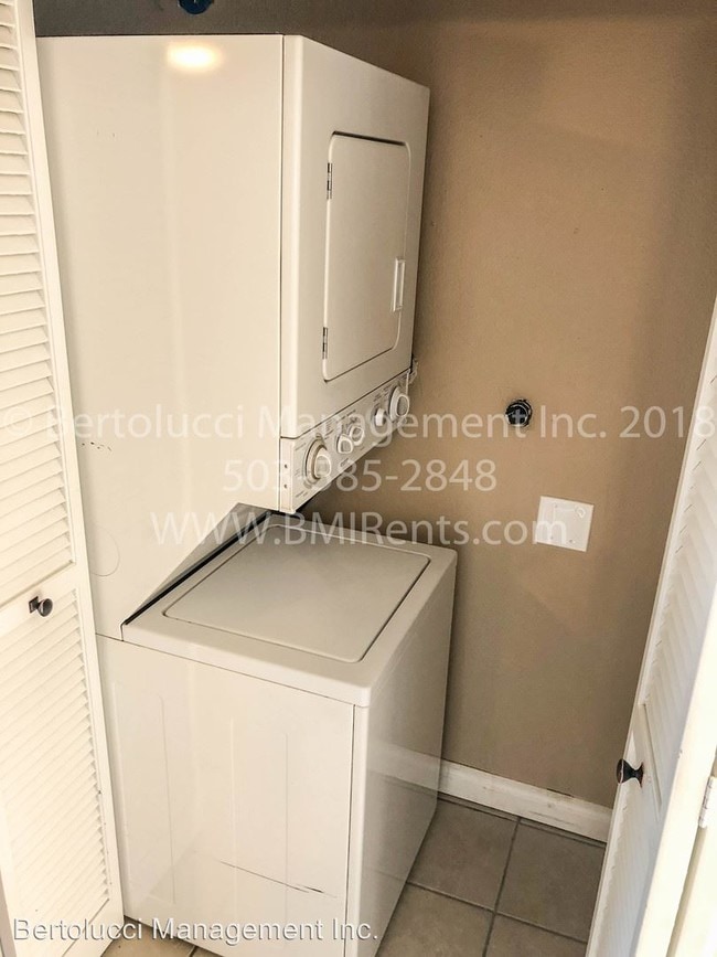 Building Photo - 1102 Orchard Ct N