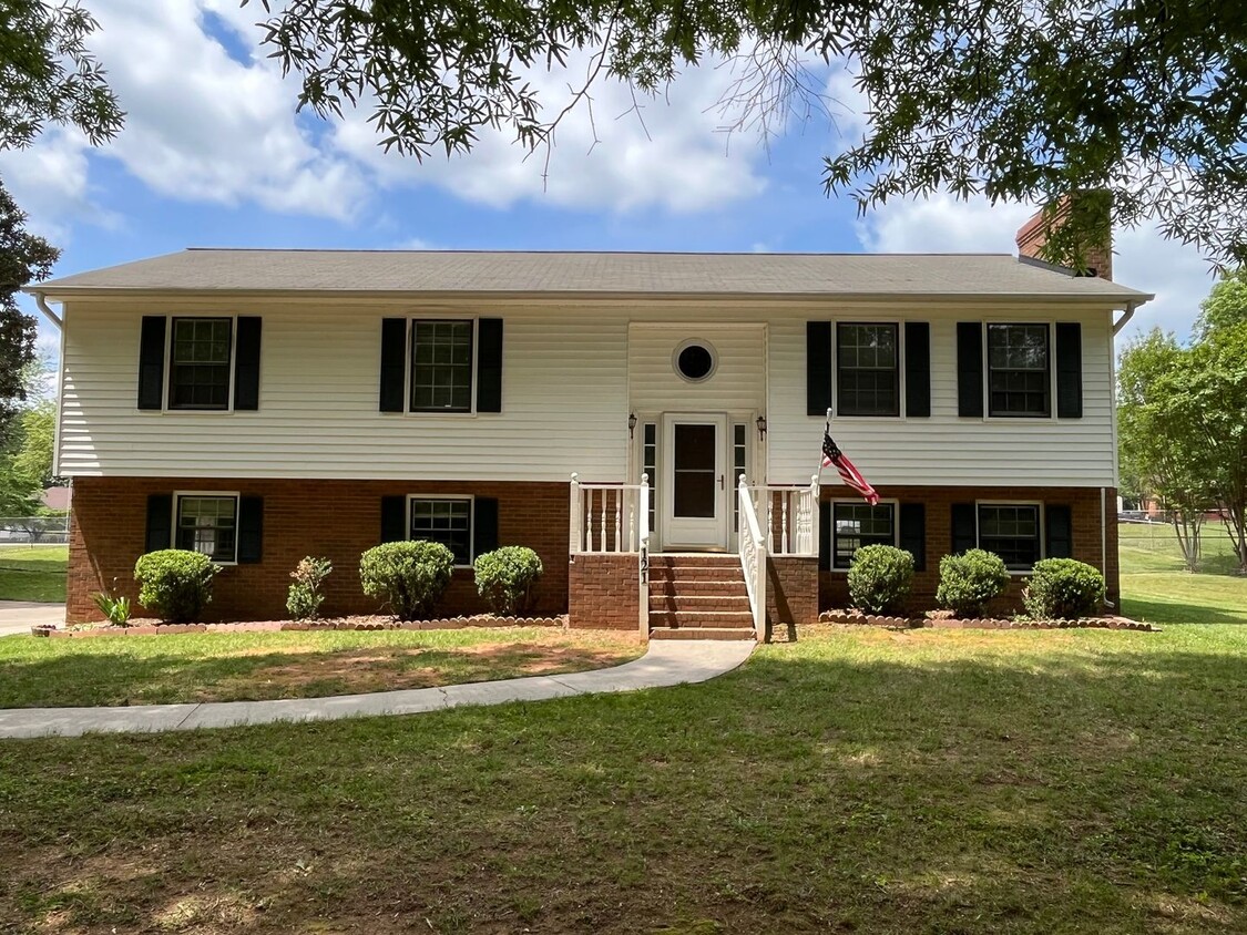 Primary Photo - Incredible Location in N Davidson Co with ...
