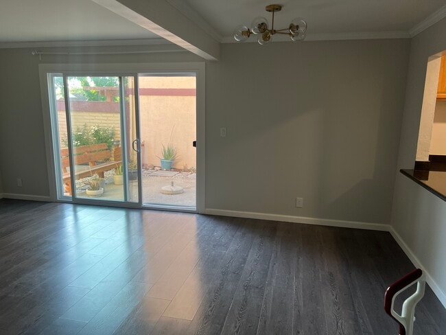 Building Photo - 1520 Parkwood Pl