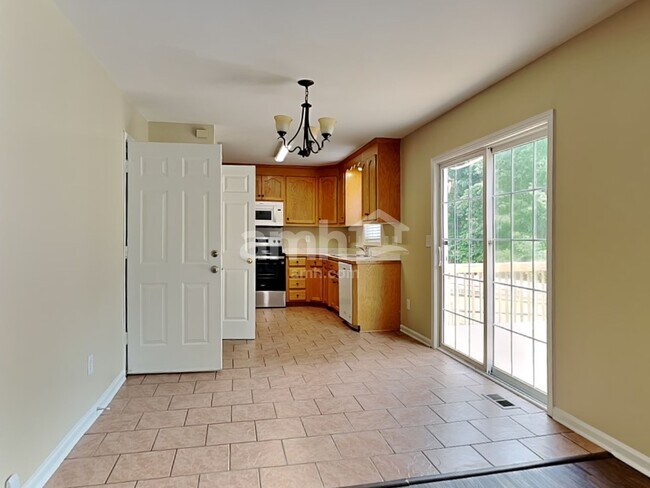 Foto del edificio - 4466 Timberwood Dr
