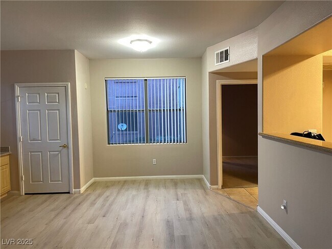 Foto del edificio - 8000 W Badura Ave