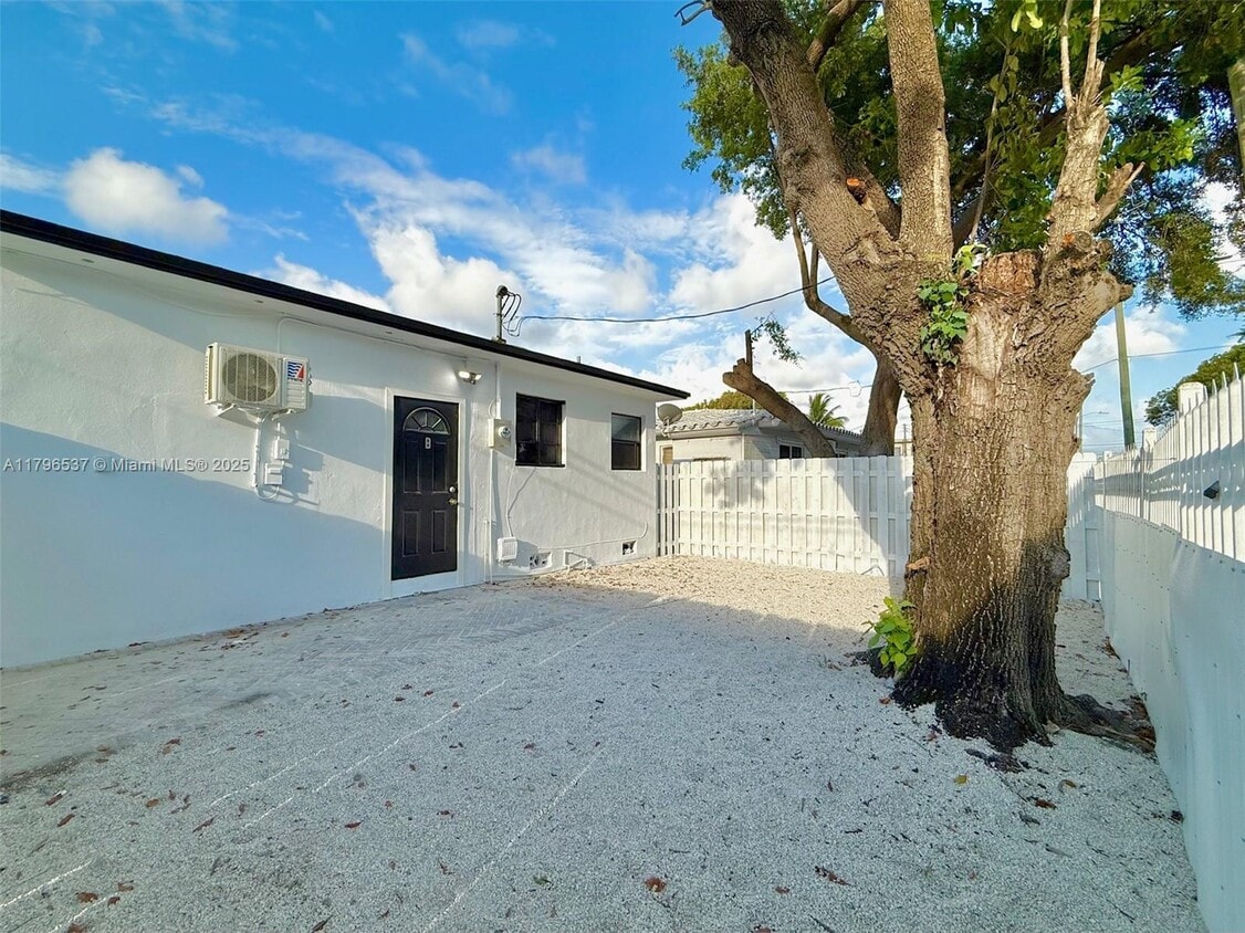 Foto principal - 7724 NE 1st Ave