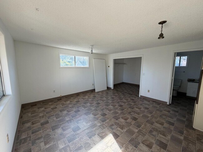 Foto del edificio - 3282 Bursell Rd