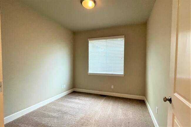 Building Photo - 18217 5th Avenue Ct E