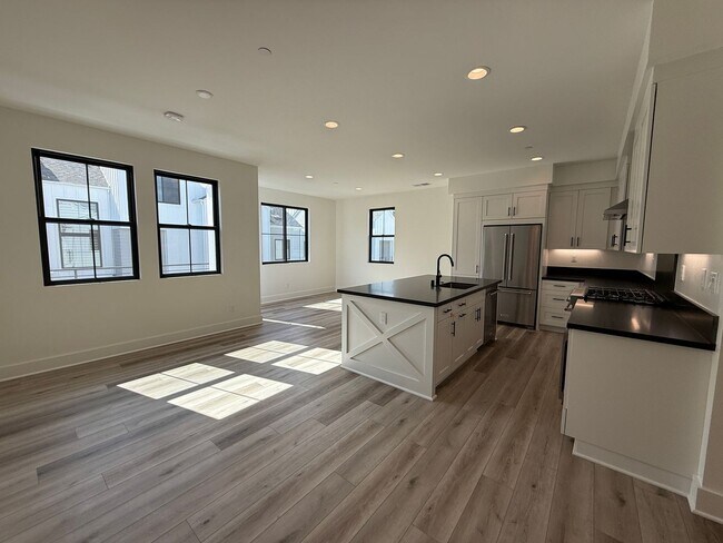 Foto del edificio - Brand New Encinitas Luxury Condo 1br 1 bath  garage $4300