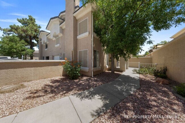 Foto del edificio - 508 Breezy Orchard St