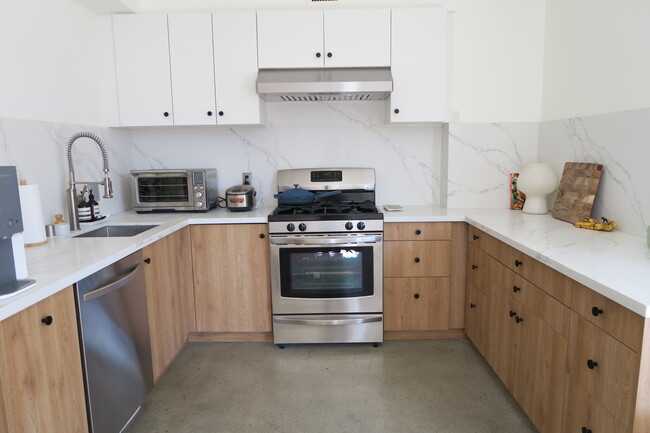 Building Photo - 4455 Los Feliz Blvd