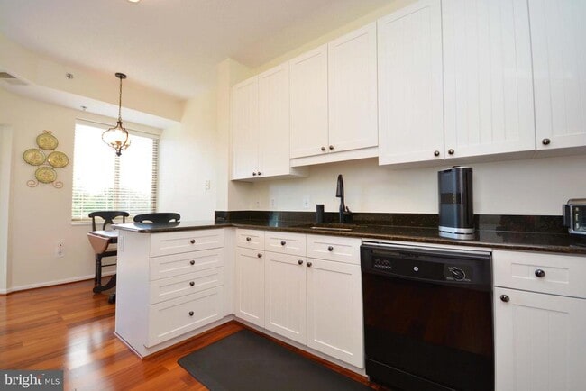 Building Photo - 940 Astern Way