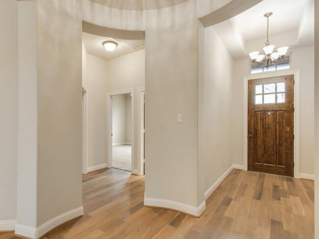 Foto del edificio - 20427 Montecrest Cir