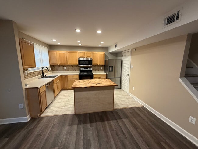 Foto del edificio - 10813 Daisy Ct