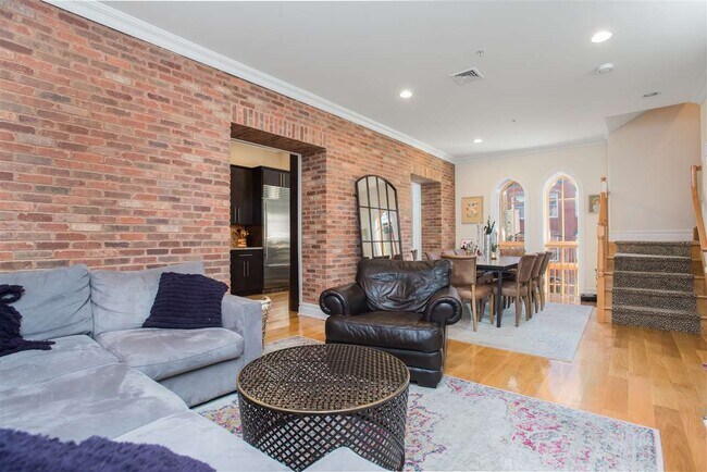 Foto del edificio - 827 Bloomfield St