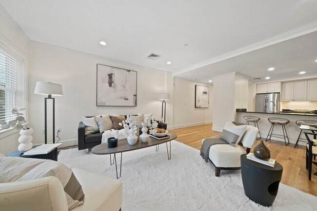 Foto del edificio - 321 Hammond Pond Pkwy