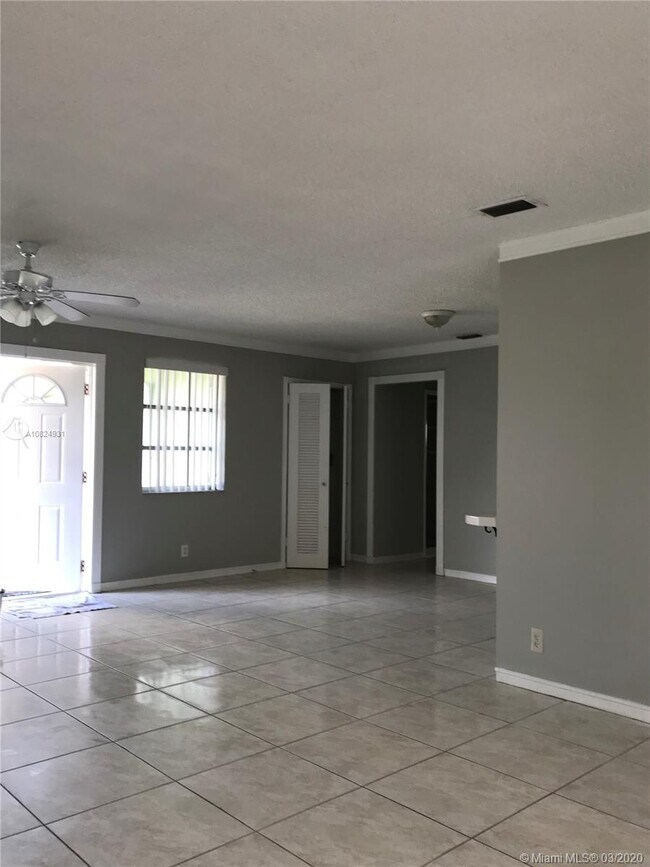 Building Photo - 266 Basin Dr