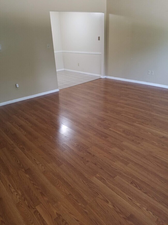 Foto del edificio - 3527 Pheasant Ln