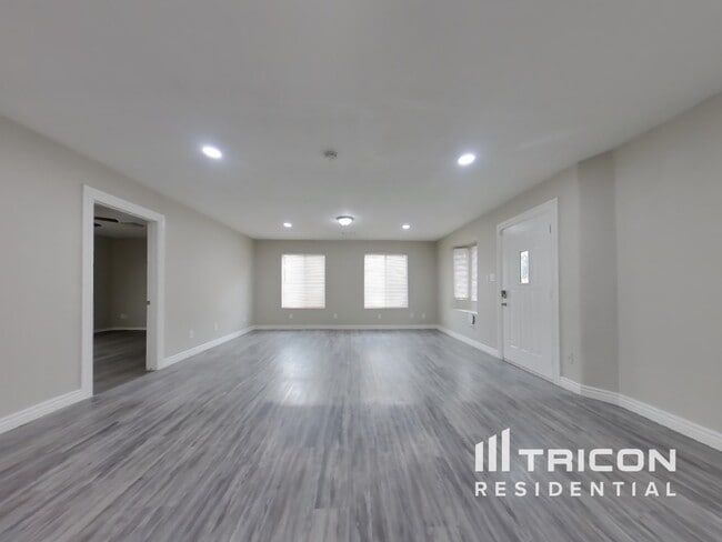 Building Photo - 14033 N 49th Ave
