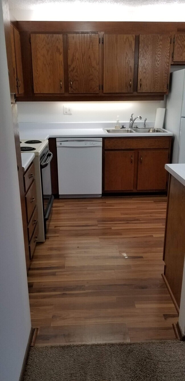 Kitchen - 2955 Bowling St SW