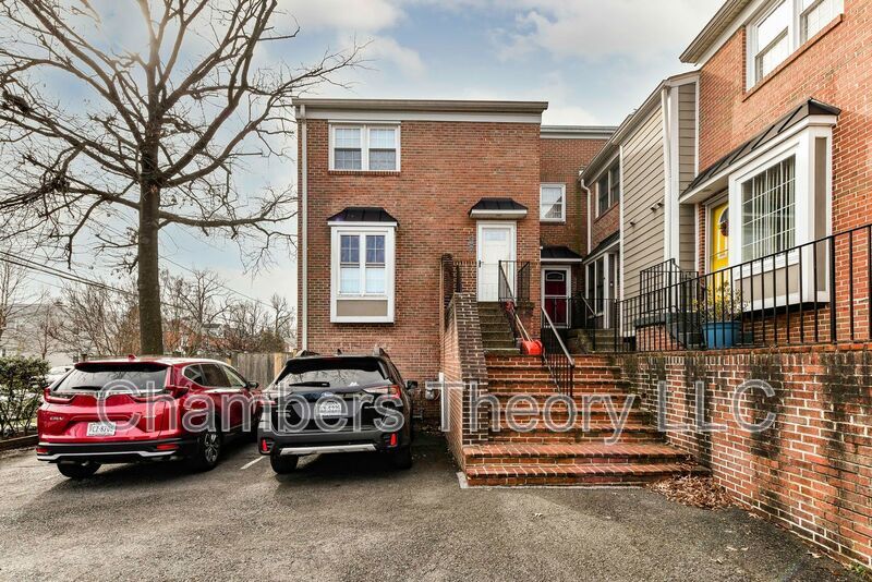 Primary Photo - 306 S Wayne St