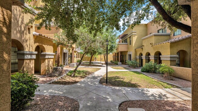 Villa Milano Unidad 113 - 1702 E Bell Rd