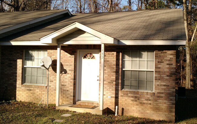 Foto del edificio - 2443 Chateau Ln